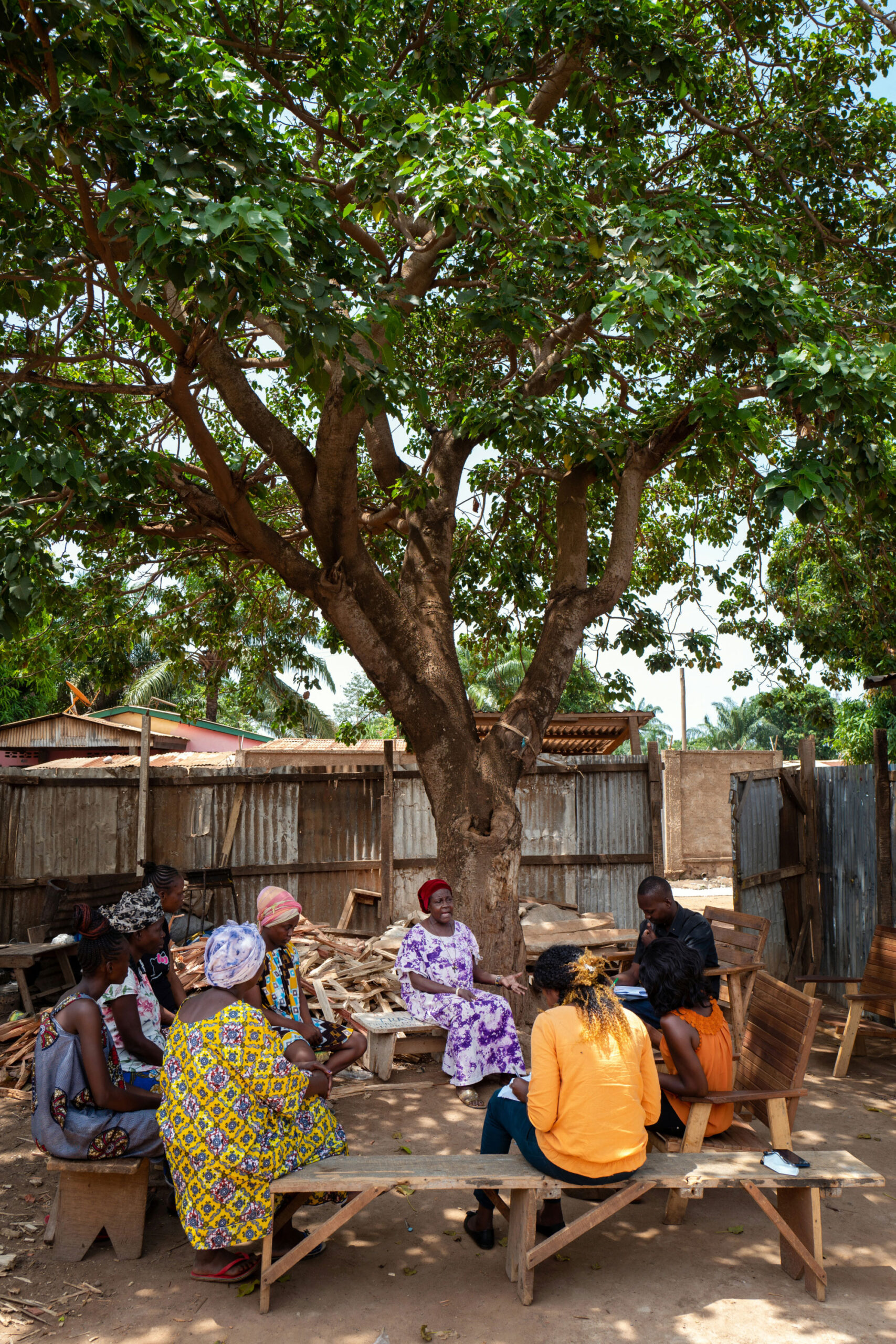 photo-strategie Des femmes répondent à une étude d’audience organisée lors d’un Focus Group
par la radio Ndekeluka, principale radio de Centrafrique, à Bangui, capitale de la
République Centrafricaine. © Gwenn Dubourthoumieu / Fondation Hirondelle.